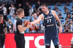 开云官方app入口-斯洛文尼亚队帅气表现,进入四强