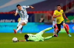 开云体育平台APP-阿根廷队在足球比赛中逆转实现胜利