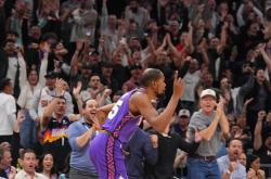 开云体育入口-湖人横扫火箭，杜兰特扛起全队