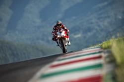 开云下载-年度焦点之战之夜，厄德高点燃赛场