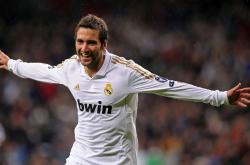 开云体育APP下载-西甲国家德比之夜，阿圭罗防守端锁死对手，颠覆认知的战术奇兵