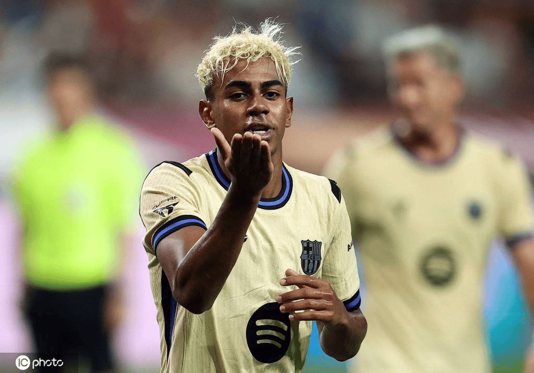 巴萨罗那在比赛中展现出色表现的简单介绍