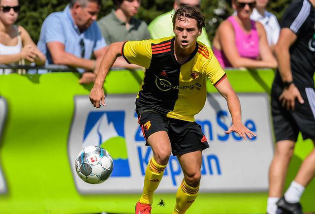 沃特福德队客场逆转战胜对手，继续保持不败的简单介绍