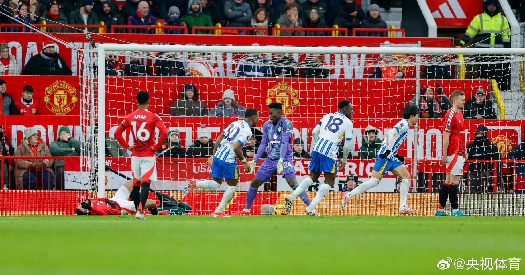 英格兰球迷狂欢，曼联击败对手取得胜利