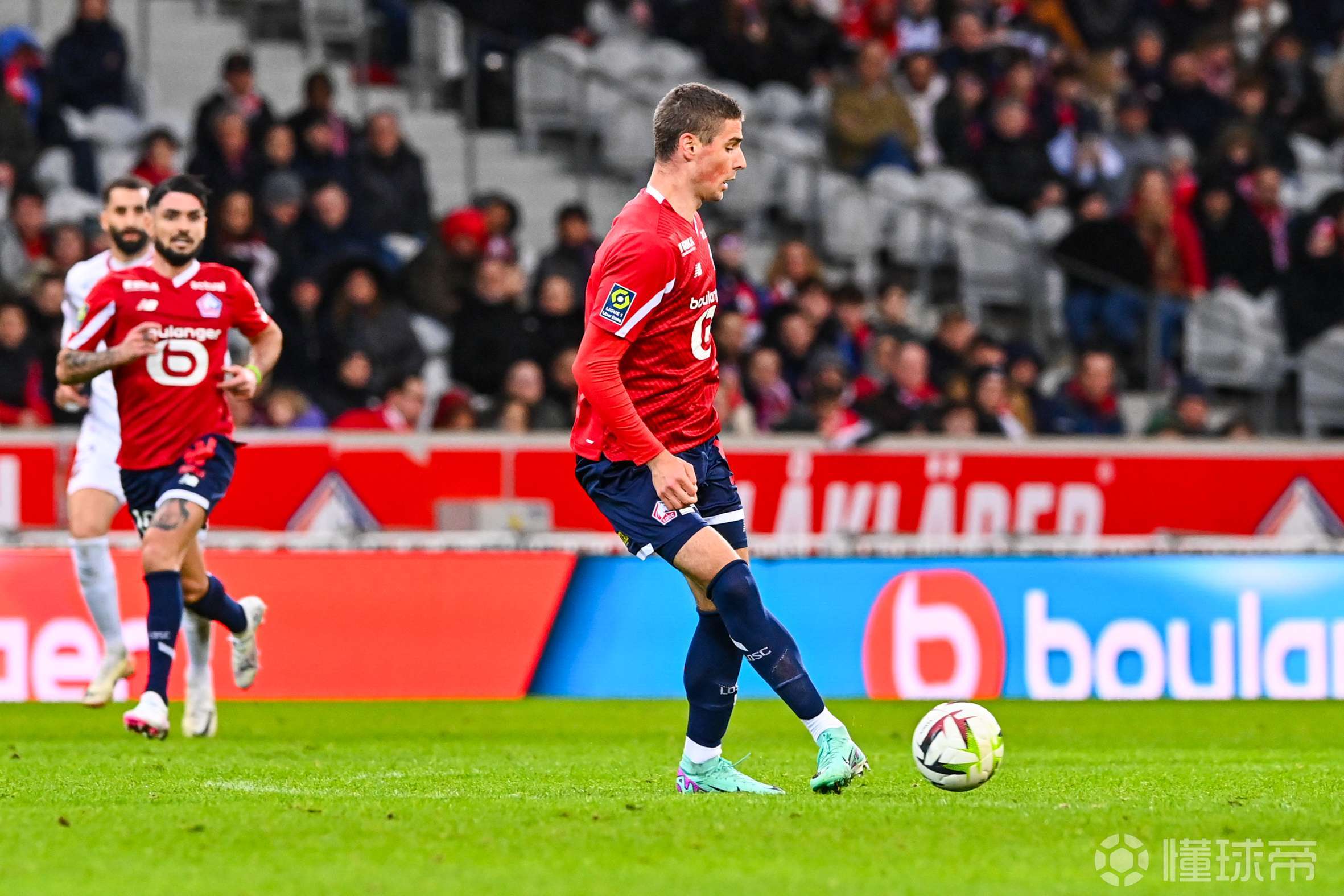 里尔主帅评价新援表现,赞其为球队带来活力 里尔主帅评价新援表现,赞其为球队带来活力