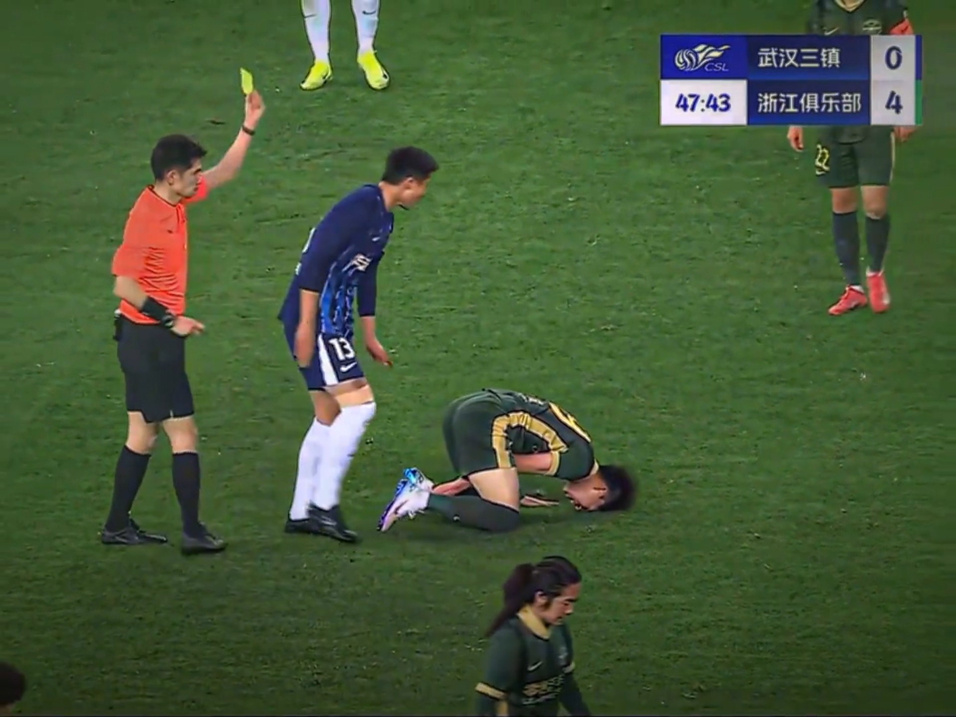 关于主力球员受伤退出比赛,队伍实力受到严重考验的信息 关于主力球员受伤退出比赛,队伍实力受到严重考验的信息