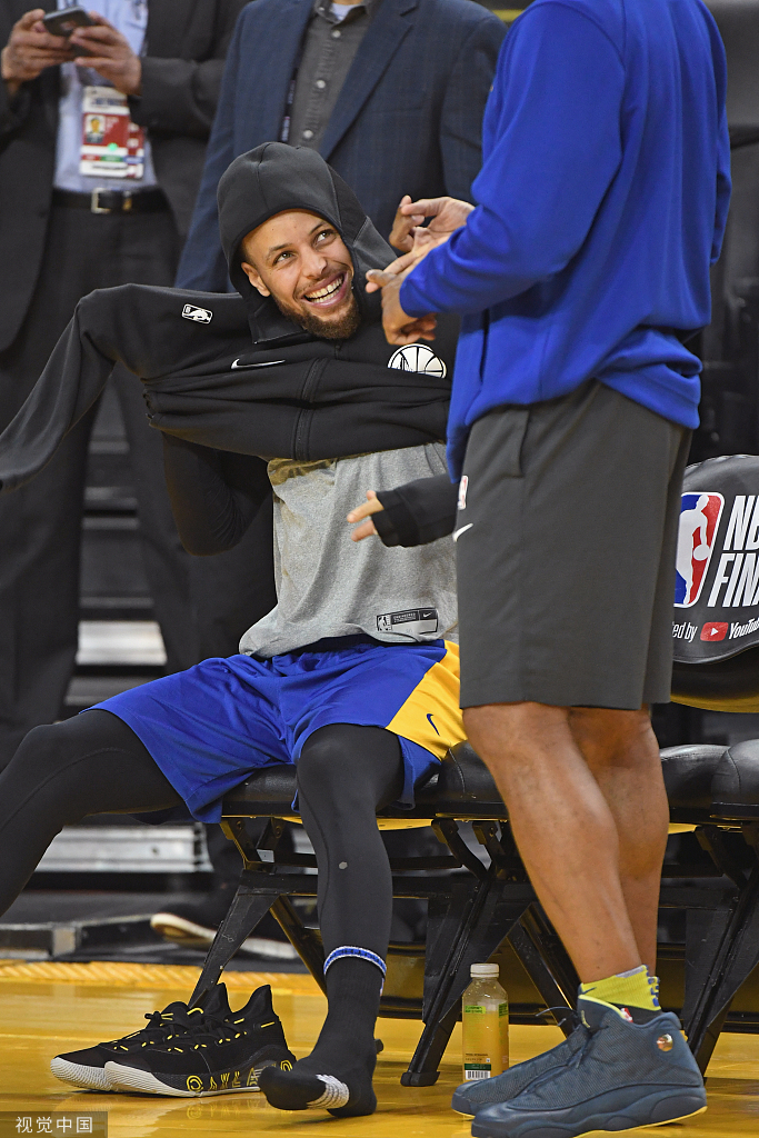 勇士主教练晒训练幕后花絮备战做足功课的简单介绍 勇士主教练晒训练幕后花絮备战做足功课的简单介绍