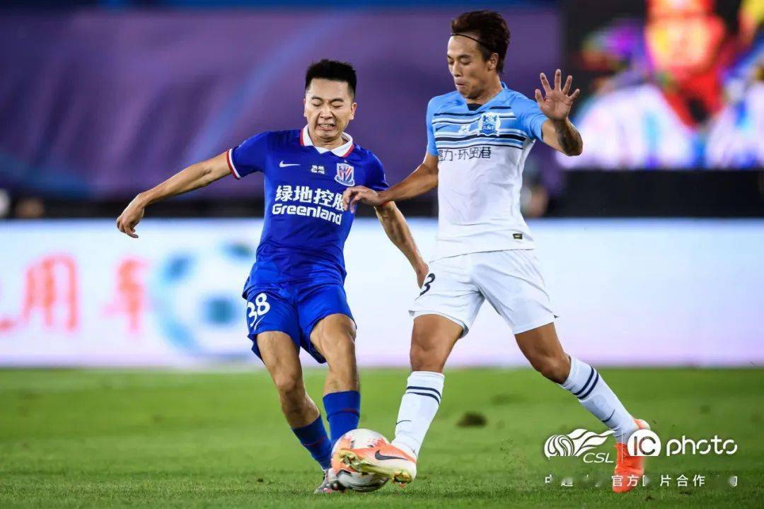 紧张对决拉开帷幕,火箭队赢得开门红 紧张对决拉开帷幕,火箭队赢得开门红