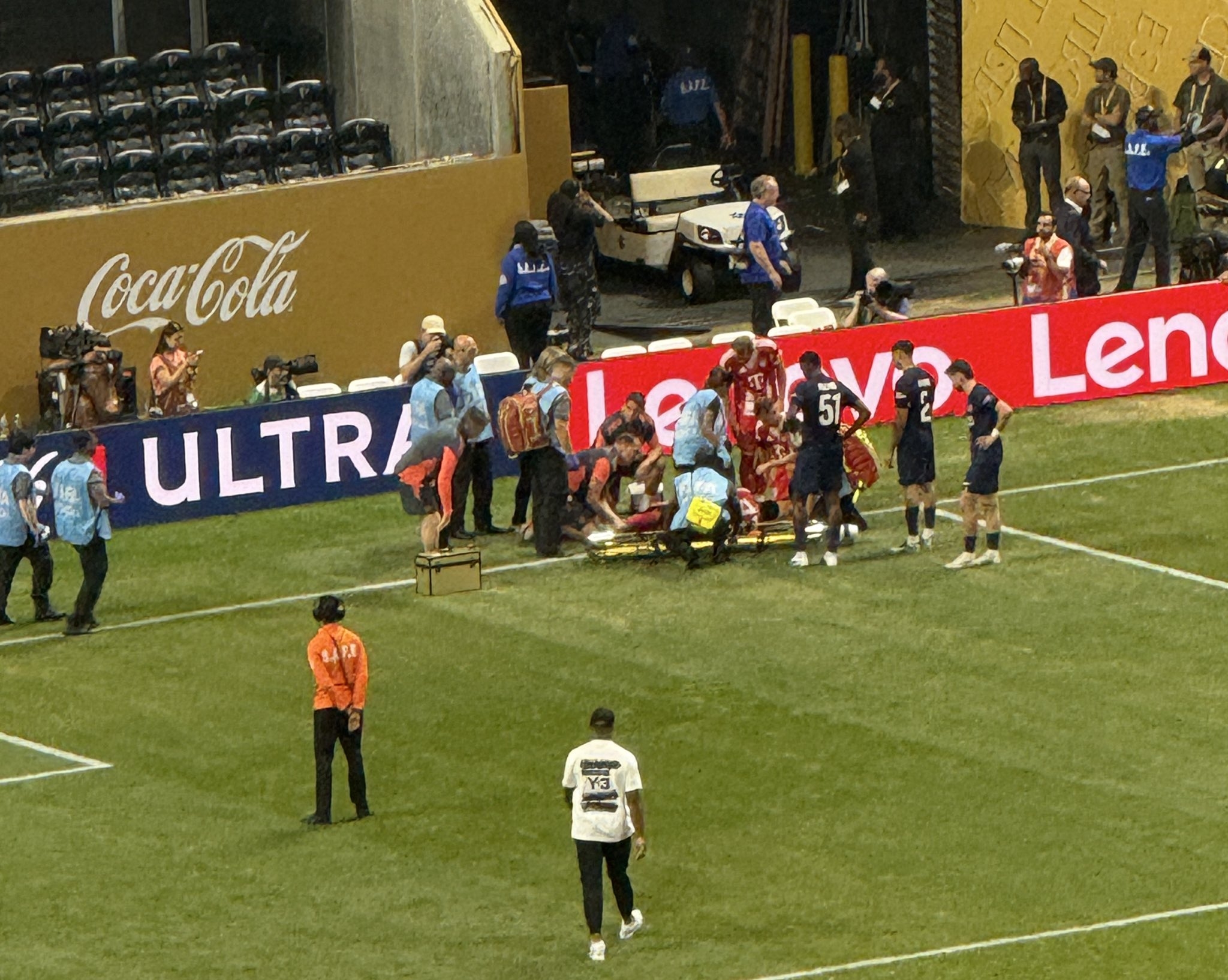 关于格拉纳达球员因伤离场，球队不敌对手遭遇失利的信息