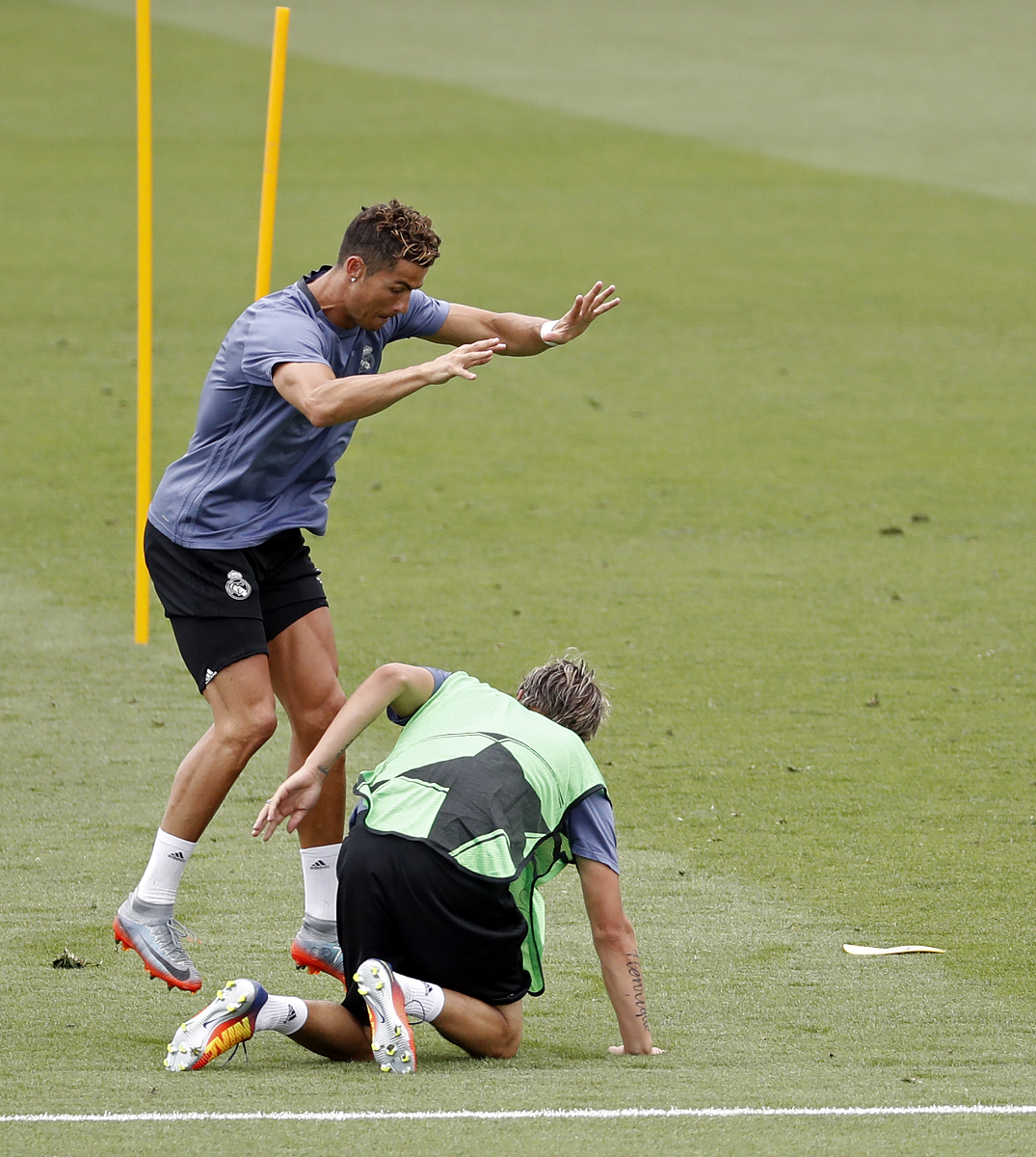 包含球员动作夺人眼球，令人目不转睛的词条