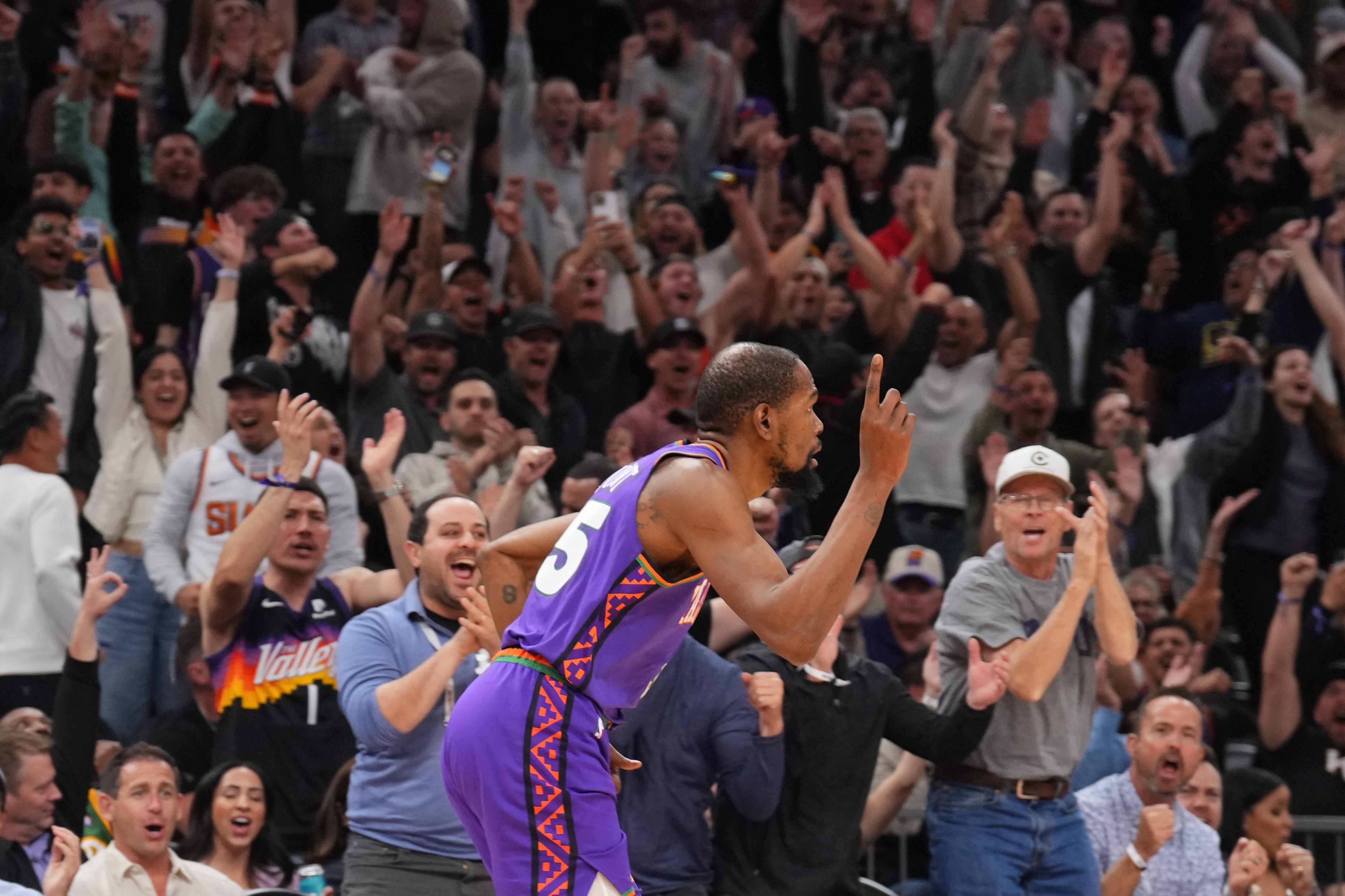 湖人横扫火箭，杜兰特扛起全队