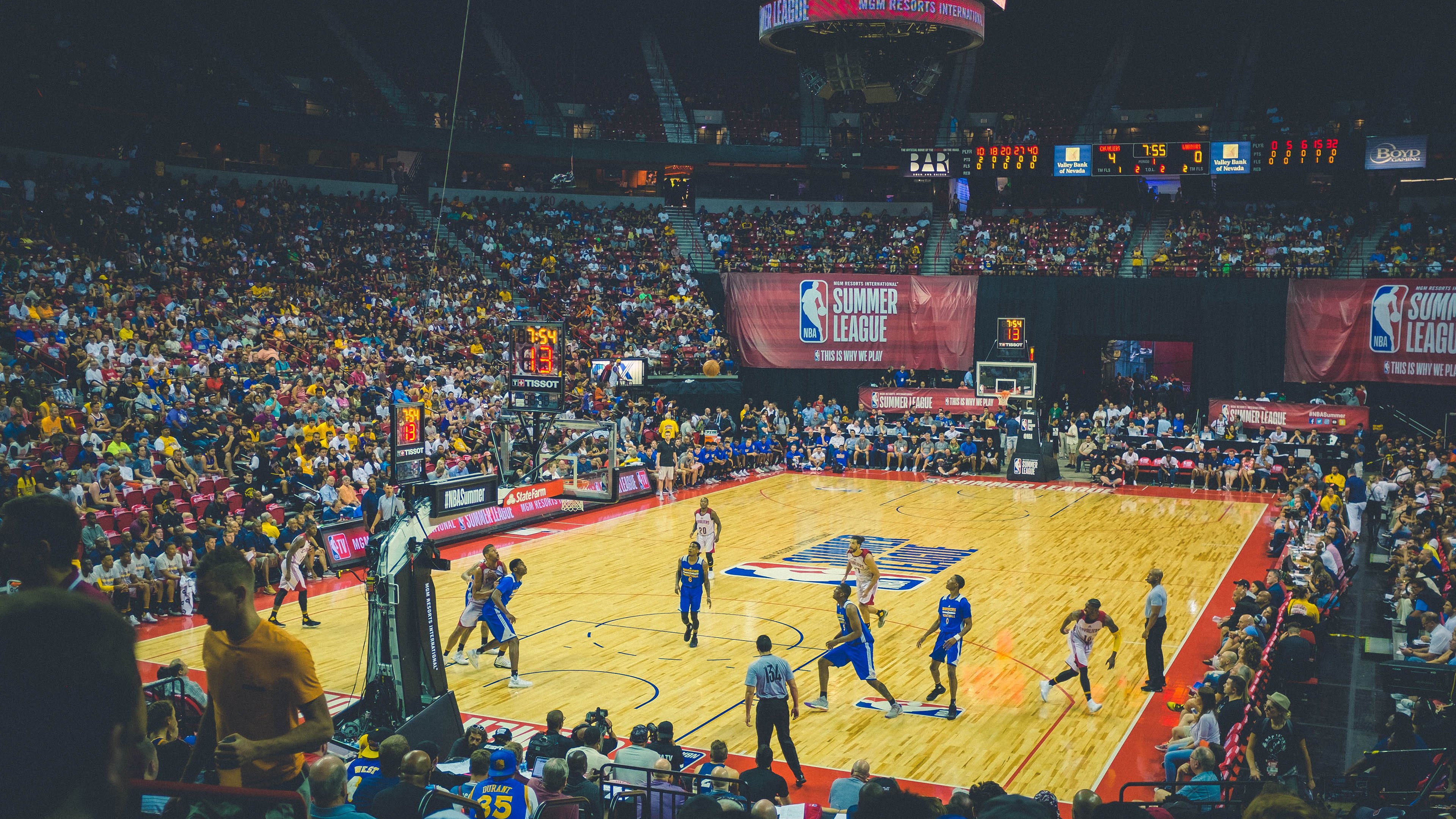 赛道上的双重变奏，索伯的统治与诺里斯的绽放